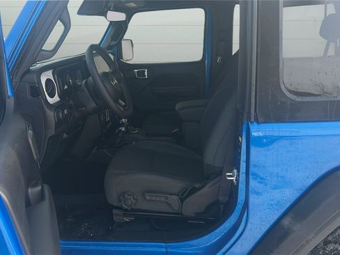 Used 2024 Jeep Wrangler Sport S image 9