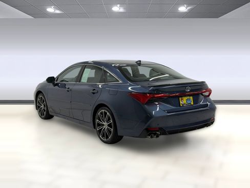 Used 2022 Toyota Avalon Touring w/ Advanced Safety Package FWD image 2