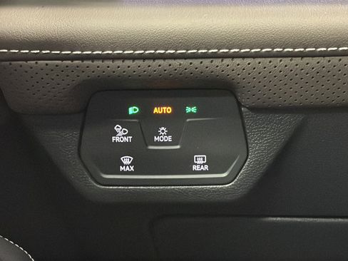 Used 2024 Volkswagen Atlas SEL AWD/4WD image 33