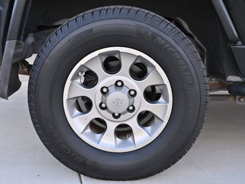 Used 2011 Toyota FJ Cruiser 2WD w/ Upgrade Pkg image 21