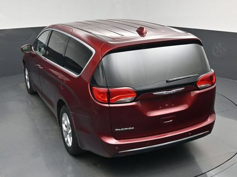 Used 2020 Chrysler Pacifica Touring w/ Tire & Wheel Group FWD image 23