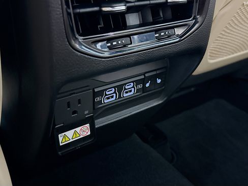 Used 2024 Jeep Grand Cherokee Limited image 30