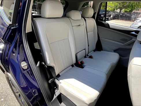 Certified 2022 Volkswagen Tiguan SE w/ Panoramic Sunroof Package image 26