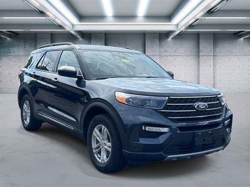 Used 2023 Ford Explorer XLT w/ Equipment Group 202A AWD/4WD image 3