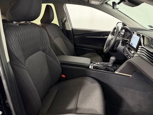 Used 2025 Toyota Camry LE image 31