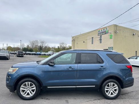Used 2018 Ford Explorer XLT w/ Equipment Group 202A AWD/4WD image 10