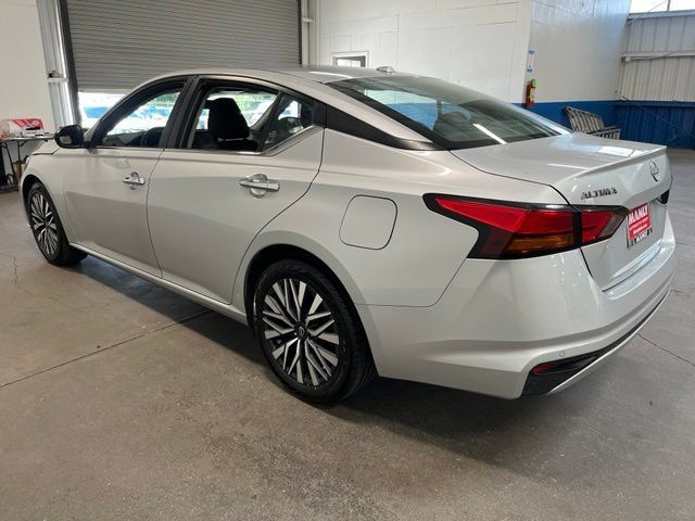 Used 2024 Nissan Altima 2.5 SV FWD image 5