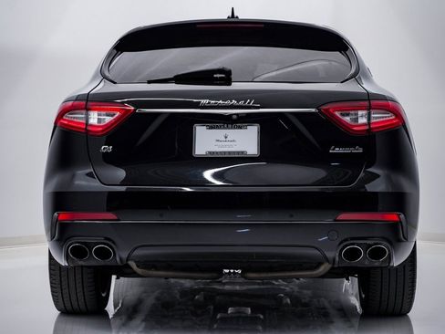 Used 2018 Maserati Levante image 7