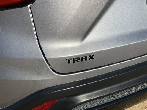 Used 2024 Chevrolet Trax RS FWD image 30