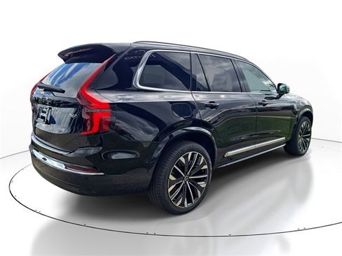 New 2026 Volvo XC90 B6 Plus w/ Protection Package Premier image 4
