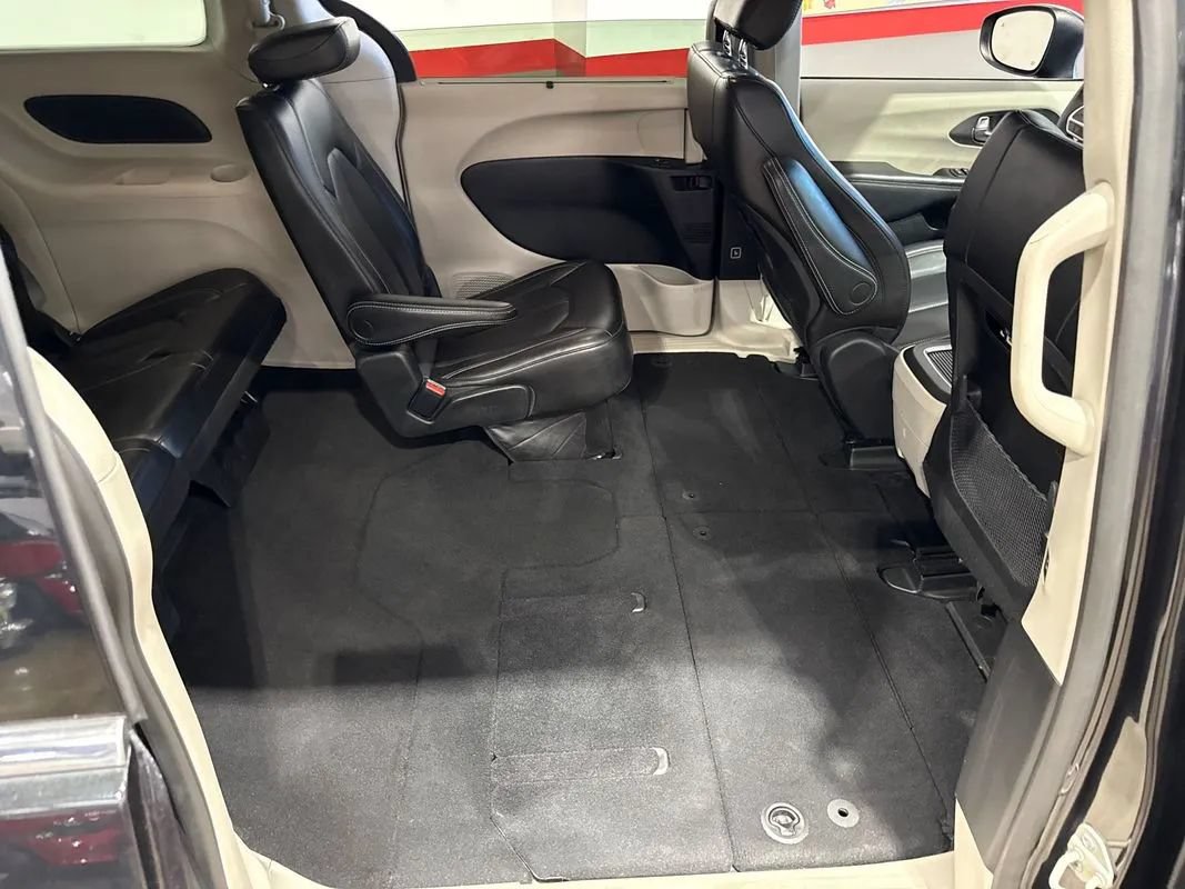 Used 2023 Chrysler Pacifica Touring-L FWD image 69