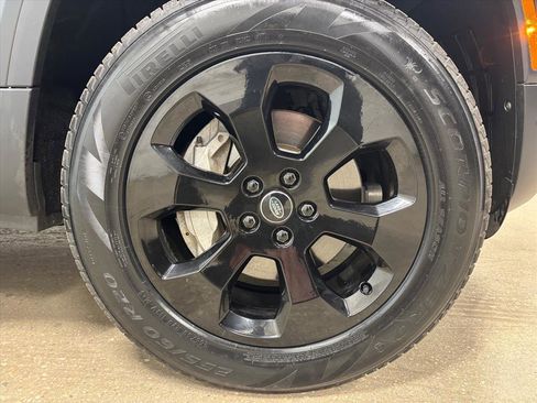 Used 2023 Land Rover Defender 110 SE image 11