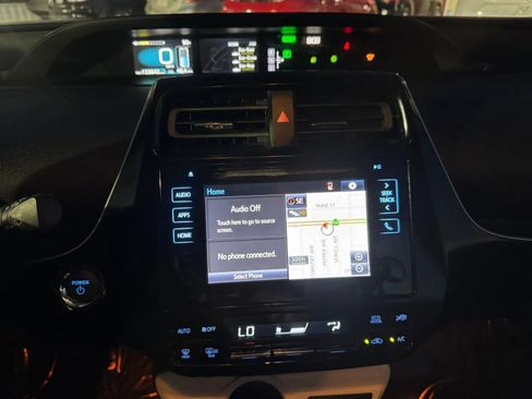 Used 2016 Toyota Prius Four Touring FWD image 28