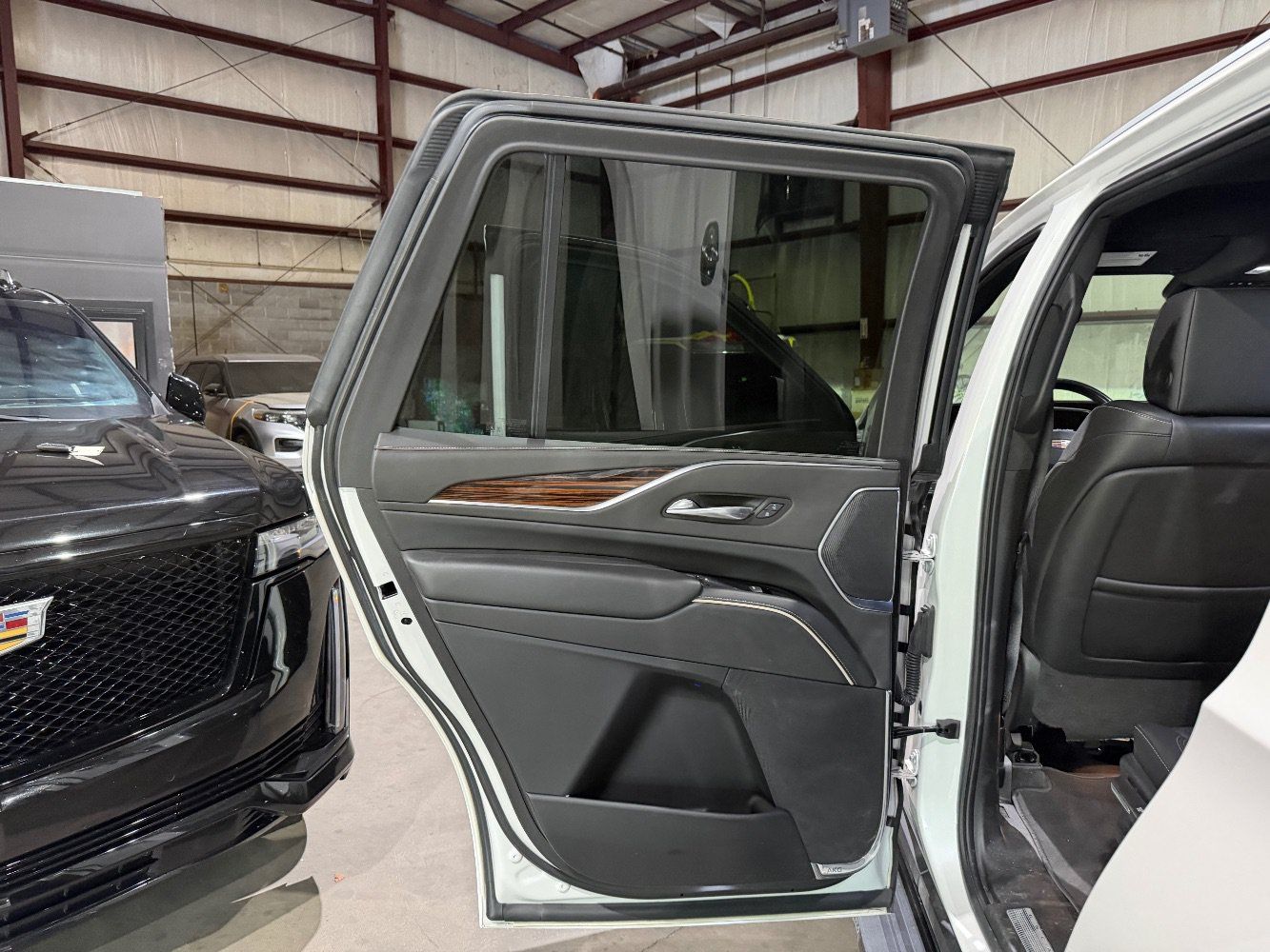 Used 2022 Cadillac Escalade Luxury AWD/4WD image 15