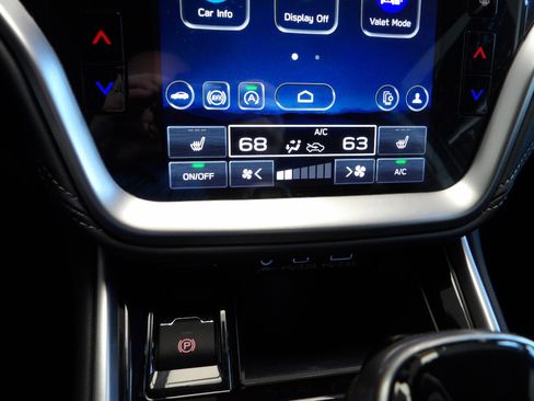 Used 2025 Subaru Outback Premium image 32