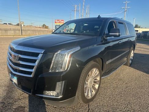 Used 2018 Cadillac Escalade ESV Luxury image 3