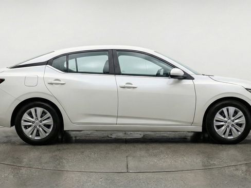 Used 2025 Nissan Sentra S image 11