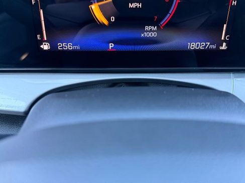 Used 2025 Chevrolet Trax LT w/ LT Convenience Package image 18