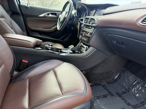 Used 2017 INFINITI QX30 Premium w/ Technology Package image 18