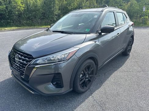 Used 2023 Nissan Kicks SR w/ SR Premium Package FWD image 2