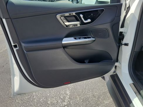 Used 2025 Mercedes-Benz GLC 350e 4MATIC image 19