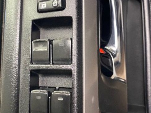 Used 2018 Toyota 4Runner SR5 Premium AWD/4WD image 17
