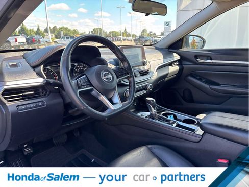 Used 2024 Nissan Altima 2.5 SR FWD image 2