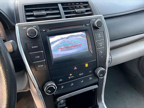 Used 2015 Toyota Camry LE image 18