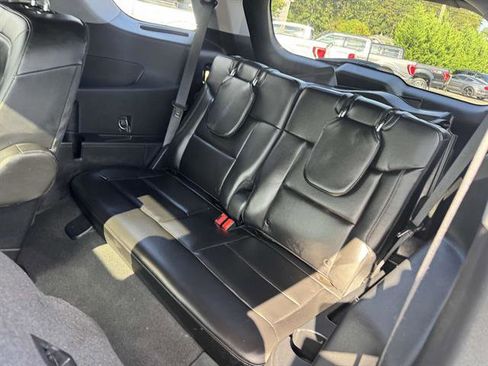 Used 2022 Ford Explorer XLT w/ Equipment Group 202A image 10