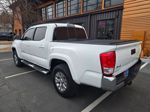 Used 2017 Toyota Tacoma SR5 image 3