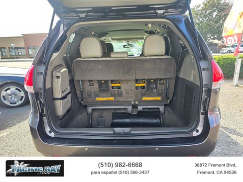 Used 2013 Toyota Sienna XLE image 11