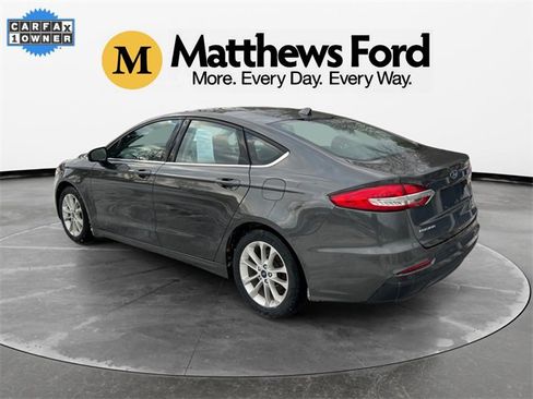 Used 2019 Ford Fusion SE image 3