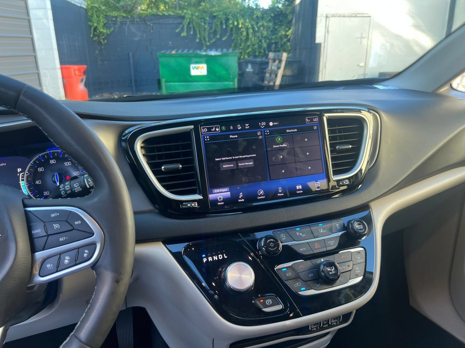 Used 2024 Chrysler Pacifica Touring-L FWD image 18