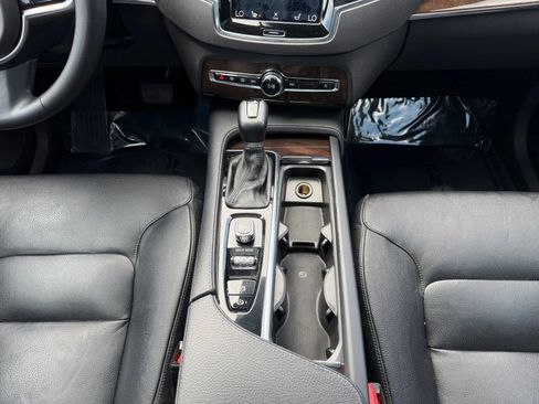 Used 2016 Volvo XC90 T6 Momentum w/ Momentum Plus Package AWD/4WD image 18