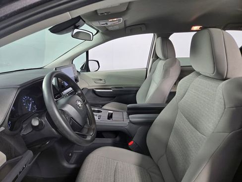 Used 2024 Toyota Sienna LE image 14