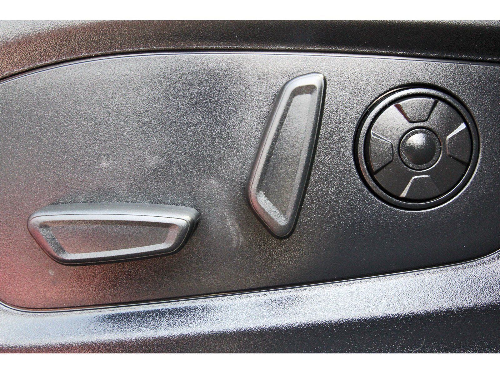 Used 2025 Ford Explorer ST-Line w/ Premium Package RWD image 34