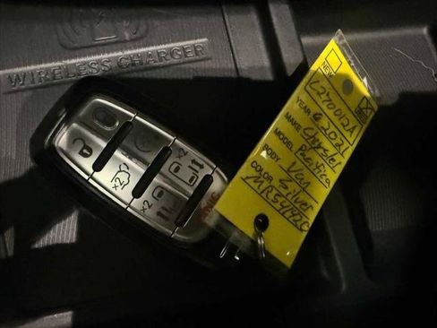 Certified 2021 Chrysler Pacifica Limited AWD/4WD image 34