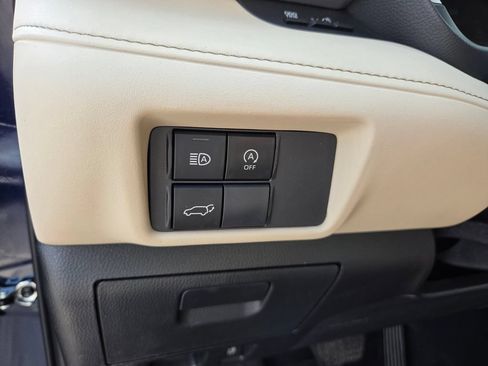 Used 2023 Toyota Highlander XLE FWD image 25