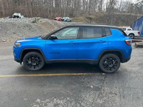 Used 2022 Jeep Compass Latitude AWD/4WD image 2