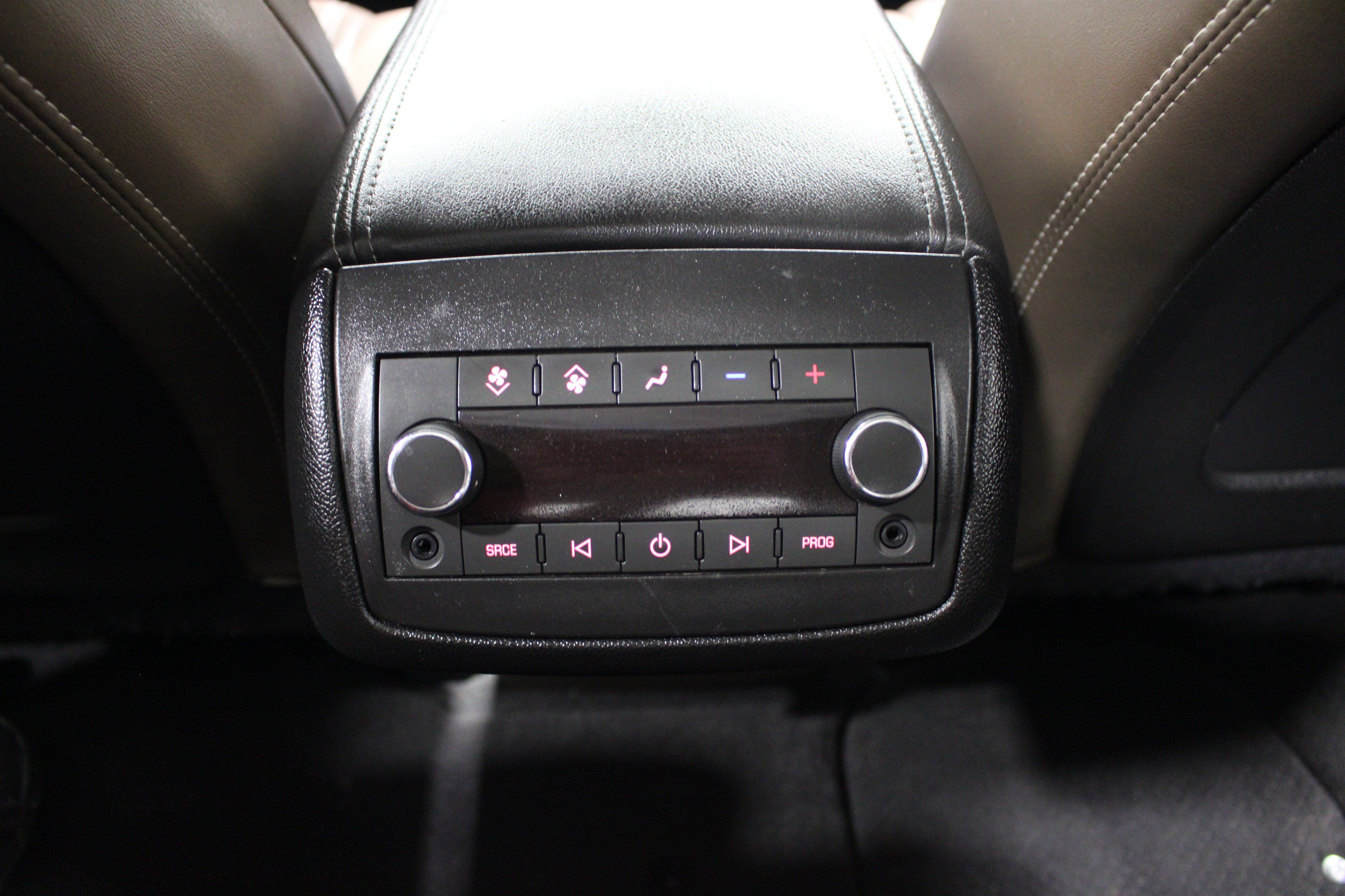 Used 2015 GMC Acadia SLT w/ Open Road Package FWD image 23