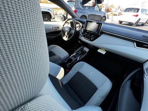 Used 2021 Toyota Corolla SE w/ SE Preferred Package image 4