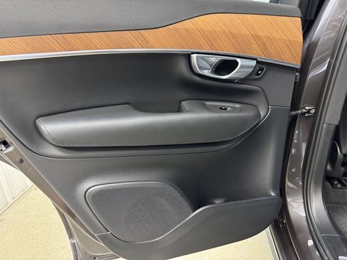 Used 2024 Volvo XC90 B5 Plus image 16