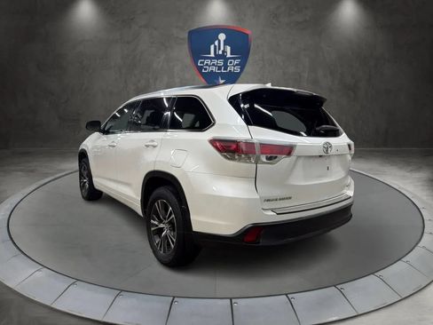 Used 2016 Toyota Highlander XLE FWD image 3