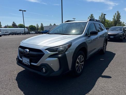 Used 2023 Subaru Outback Premium AWD/4WD image 3