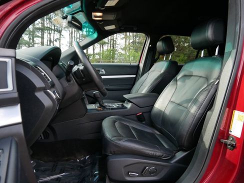 Used 2016 Ford Explorer XLT w/ Equipment Group 202A AWD/4WD image 16