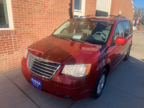 Used 2008 Chrysler Town & Country Touring image 5