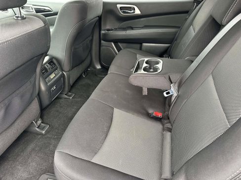 Used 2020 Nissan Pathfinder SV image 12