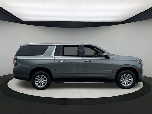 Used 2023 Chevrolet Suburban LT image 5