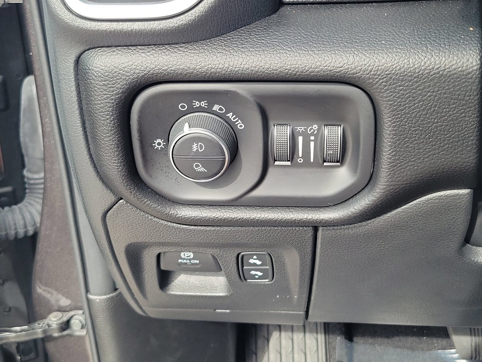 Used 2026 RAM 1500 Laramie AWD/4WD image 22