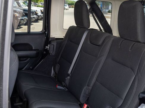 Used 2020 Jeep Wrangler Unlimited Sahara AWD/4WD image 17